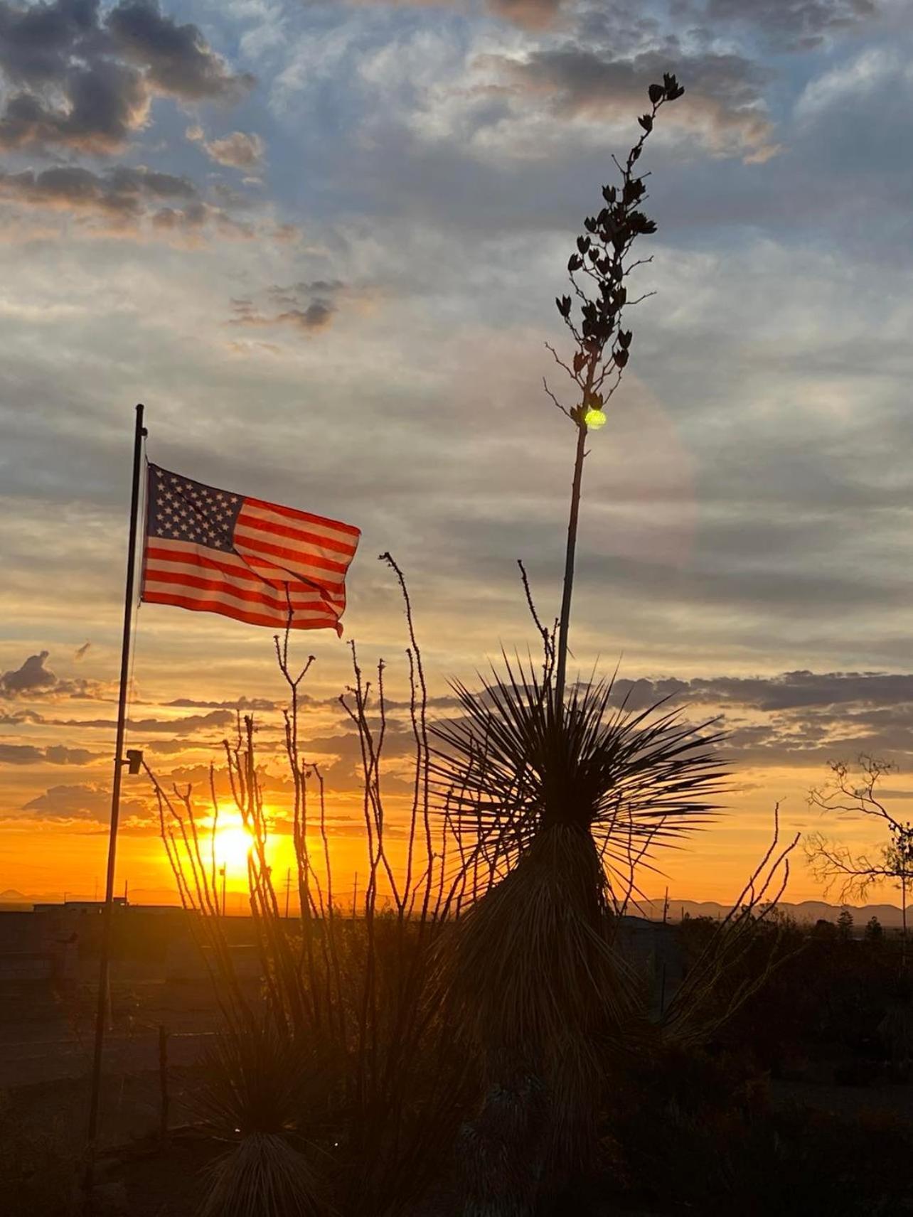 Hole In The Wall Getaway - Usa Mexico Border Bed And Breakfast Columbus المظهر الخارجي الصورة